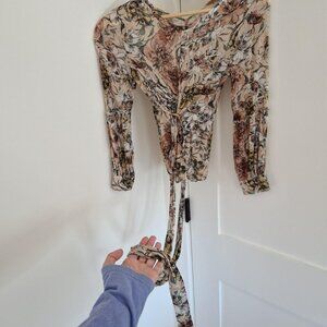 Pink and white floral Zara top with tie back detail #floral #tieback